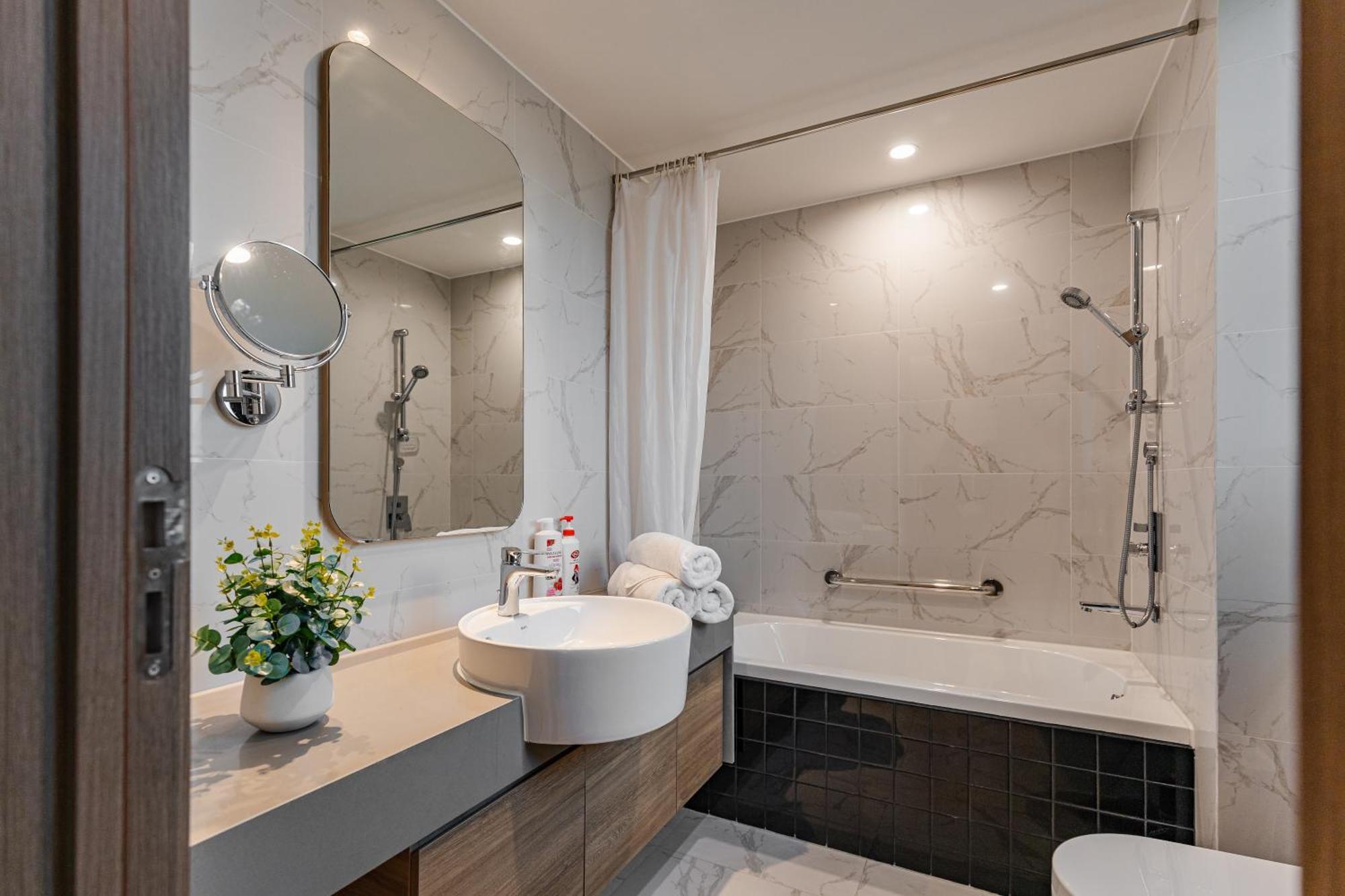 Luxury 2 Or 3Br Apartment In Dist 1 N Pool, Gym, Airport Pickup Ho Şi Min Dış mekan fotoğraf